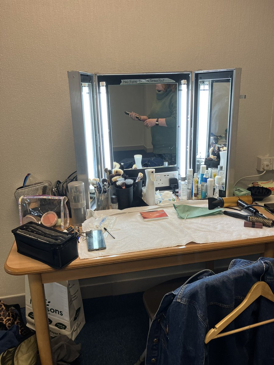 PenelopeRawlins's tweet photo. A delightful first day on set #filming A big thank you to my fabulous agent @Aston_Mgt #amfilming https://t.co/GIjVD1SwB2