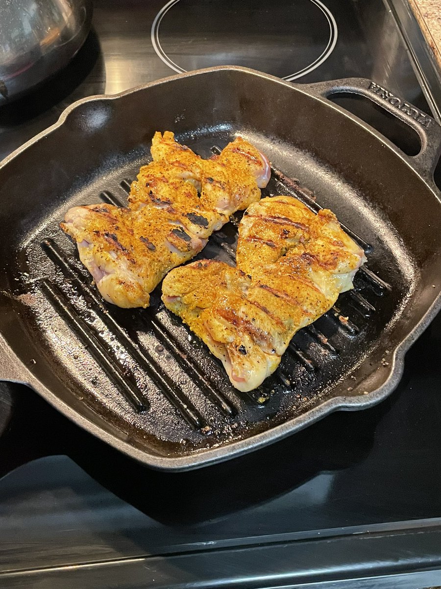 autistickitchen's tweet photo. One of my favorite pieces of equipment is my cast iron grill pan.  It’s great when you don’t have time to cook on a grill, but you want the food to be grilled.  These chicken thighs were rubbed with a pollo asada rub and will go into quesadillas. https://t.co/xvbU8DIKbt