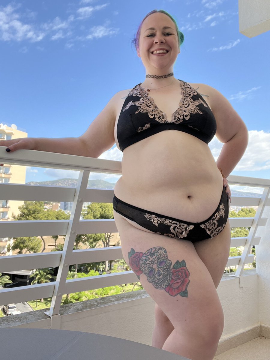 bubblefishy's tweet photo. It’s been a two bikini day. LOVE IT!! https://t.co/HiAoFi1LEP