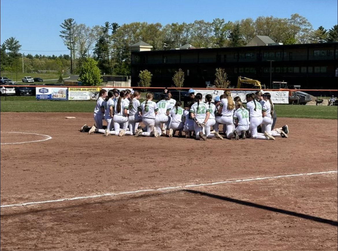 Ritg16uLieto's tweet photo. When the moment is bigger than the game itself! 
RIP Coach Tony! We play for you now and forever! So proud of these girls 👇! #culture https://t.co/GwjdZEu3J7
