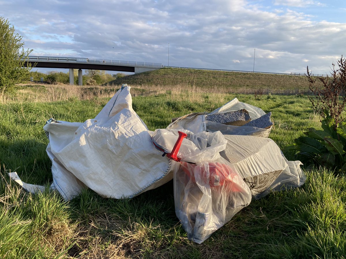 Lovely to go up close to this little old bridge but dreadful to pull this HUGE piece of polystyrene out of a little stream. How long would it have been before it broke up shedding thousands of pieces of polystyrene into the water course. 
#womblepower #LitterHeroes