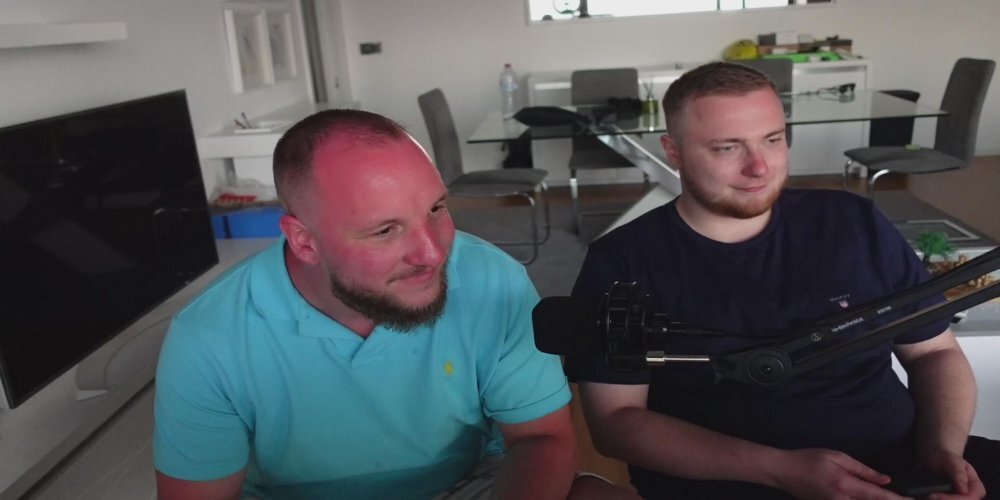 ELoTRiXLive's tweet photo. ELoTRiX ist gerade live gegangen und spielt Just Chatting #ELoTRiX #twitch #live https://t.co/SrLV6kfocn @ELoTRiX https://t.co/Ff6yGL9vw7