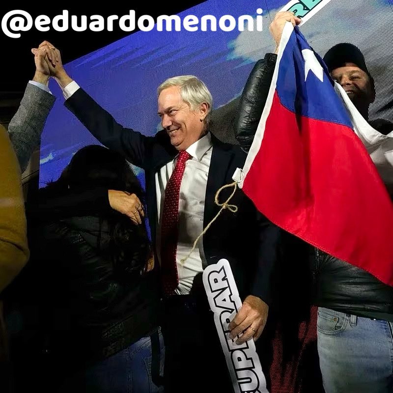 eduardomenoni's tweet photo. 🚨| ÚLTIMA HORA: DURÍSIMO GOLPE a los COMUNISTAS en Chile. Los Republicanos obtienen un nuevo escaño a último minuto tras contar el 100% de los votos, para un total de 23 constituyentistas de derecha. ¿Qué opinas de este golpe devastador al zurdaje de Chile y la región? https://t.co/LDlPhZcung