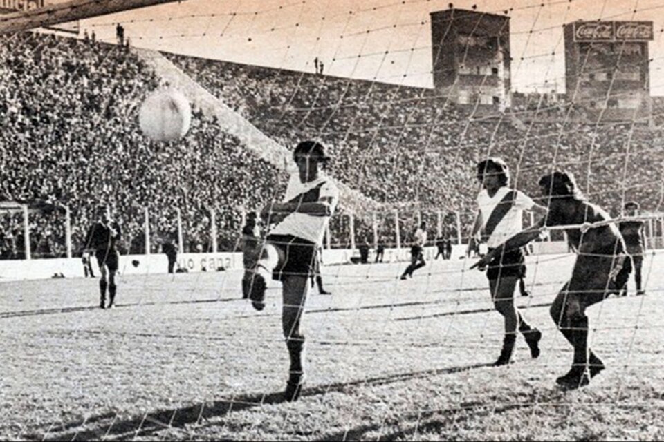 RiverPlate_hist's tweet photo. Goles de #River más TARDÍOS para GANAR un superclásico:

93' @MiguelABorja9 ✅
#River 1-0 #Boca el 07.05.2023

90' Morete✅
River 5-4 Boca el 15.10.1972

88' Pedro González✅
Boca 1-2 River el 09.11.1977

87' Palma✅
#RiverPlate 3-2 #BocaJuniors el 22.11.1987

#RiverBoca #Borja https://t.co/JlxPoh5TuF