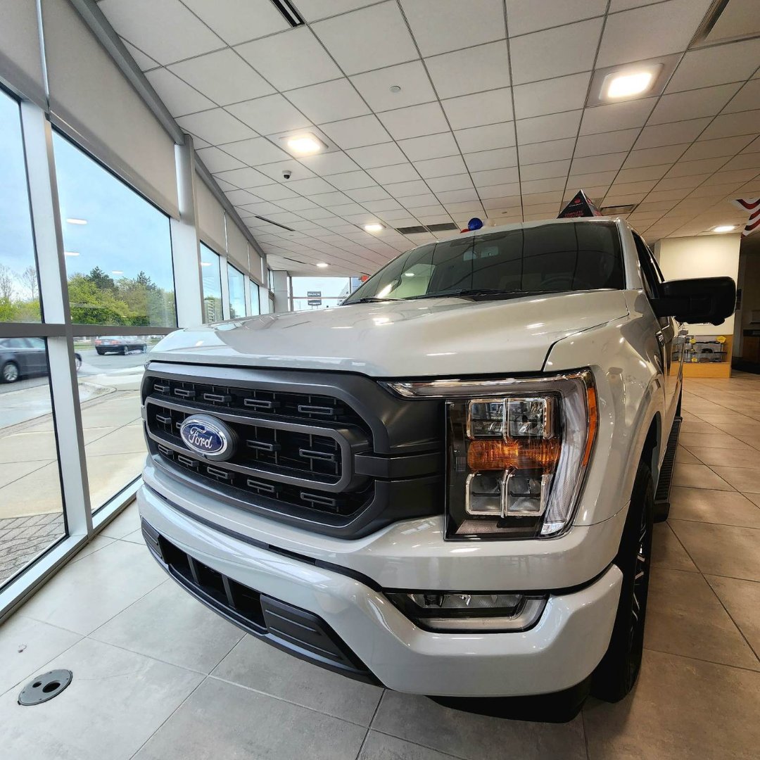 Experience the luxury of the Ford Explorer in stunning star white metallic. It's the perfect combination of beauty and brawn! Stop by for a test drive today! 

📍 21600 Woodward Ave. Ferndale, MI 48220

#FordExplorer #StarWhiteMetallic #DriveFord #BuiltFordTough