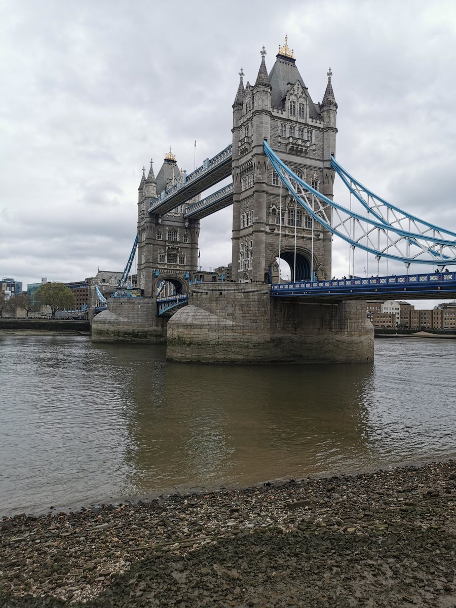 soanito's tweet photo. Fin du week-end à Londres.
On termine par Tower Bridge-tour de Londres.
Dès escaliers, des escaliers, des escaliers même dans le métro 🚉.
ON A QU'UNE VIE !! PRENEZ EN SOIN!!
#weektrip #trip #london #londres #England #angleterre https://t.co/lKn3EonfAb
