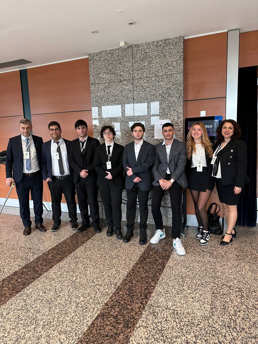 SARIYERDOGAA's tweet photo. Geleceğin girişimcileri ve iş dünyasına yön veren CEO'lar 16. #tMBAZirvesi'nde bir araya geldi.🌺
 @DogaOkullari  @arzuozsu @Azrafraarzu1 @BetulErok @selcukdoga https://t.co/jPIwHUol5U