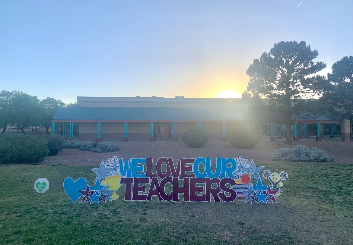 SierraVista_SA's tweet photo. Day one of Teacher Appreciation Week! Enjoy your week, Wranglers! #TeamSISD #Yahoo #HereWeGrow https://t.co/z96fuQyuR1