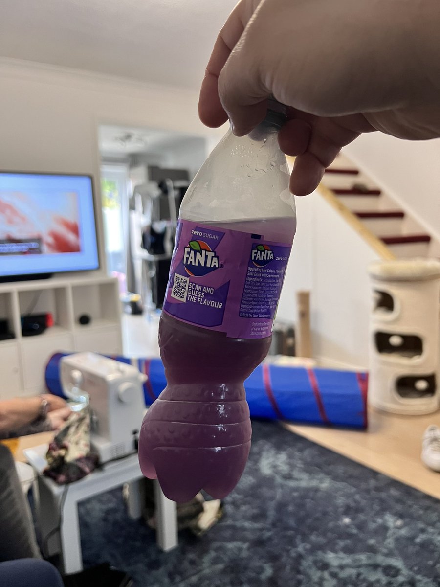 chrisdevries's tweet image. Really interesting but I’m convinced it’s chocolate orange. If it wasn’t for the licence issues I’d say it was specifically Jaffa Cake flavour. #whatthefanta