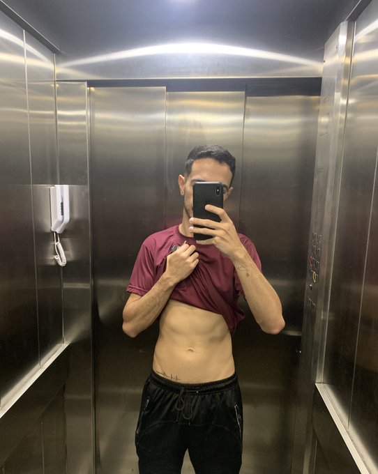 os vizinhos vendo pela c&acirc;mera https://t.co/HuEPxnbn0x<a href="/tag/pride"class="tags"><span>#pride</span></a><a href="/tag/bipride"class="tags"><span>#bipride</span></a>