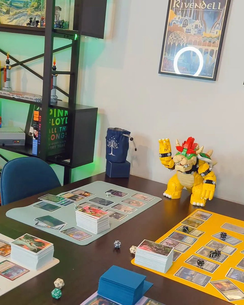 NoP_streaming's tweet photo. Bowser rules over all our commander games inorder to ensure everyone feels just peachy. He does not condone cheating unless it makes you win, and he will send forth a thousand troops of koopa to maintain order. 

#mtg #mtgehd #bowser #peaches #commandzone https://t.co/8XugscFzC8