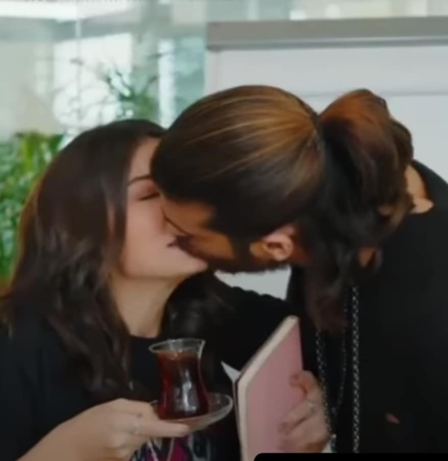 EvaStakov5's tweet photo. One day you will kiss someone and in that moment you will realize that this is the mouth you want to kiss for the rest of your life. 🍓🍫❤️🤗😘
#CanYaman #DemetÖzdemir https://t.co/ROXGGVVlWT