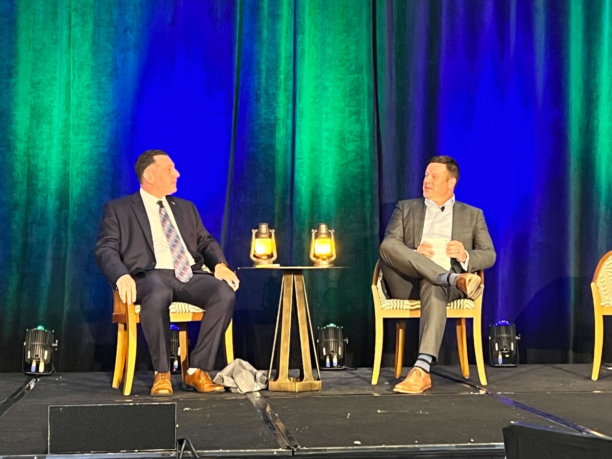 ACTIAC's tweet photo. We are closing the content on Monday strong with a fireside chat with @IRSnews Transformation Champion and former @ACTIAC President Harrison Smith and
@Leidos Kevin Bierschenk. This full room was impressed with the BYO-lanterns this afternoon. #EmeringTech https://t.co/QZfvT5Wqt4