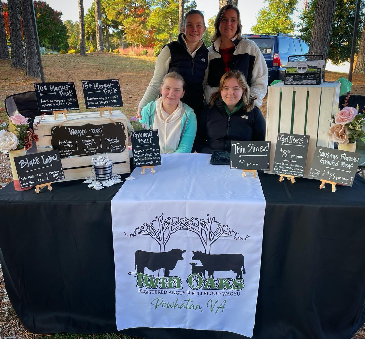 RVAg_Org's tweet photo. 🤔 But it's so hard to buy for my Mom!💡💡💡 - https://t.co/3nMg33TpAn More local goods coming at you just in time to prepare for Mother's Day!  Whether it's a home cooked meal, dessert, flowers, or jewelry...RVAg markets can help your Mom feel special! 💐 https://t.co/kMFFdTgqIc