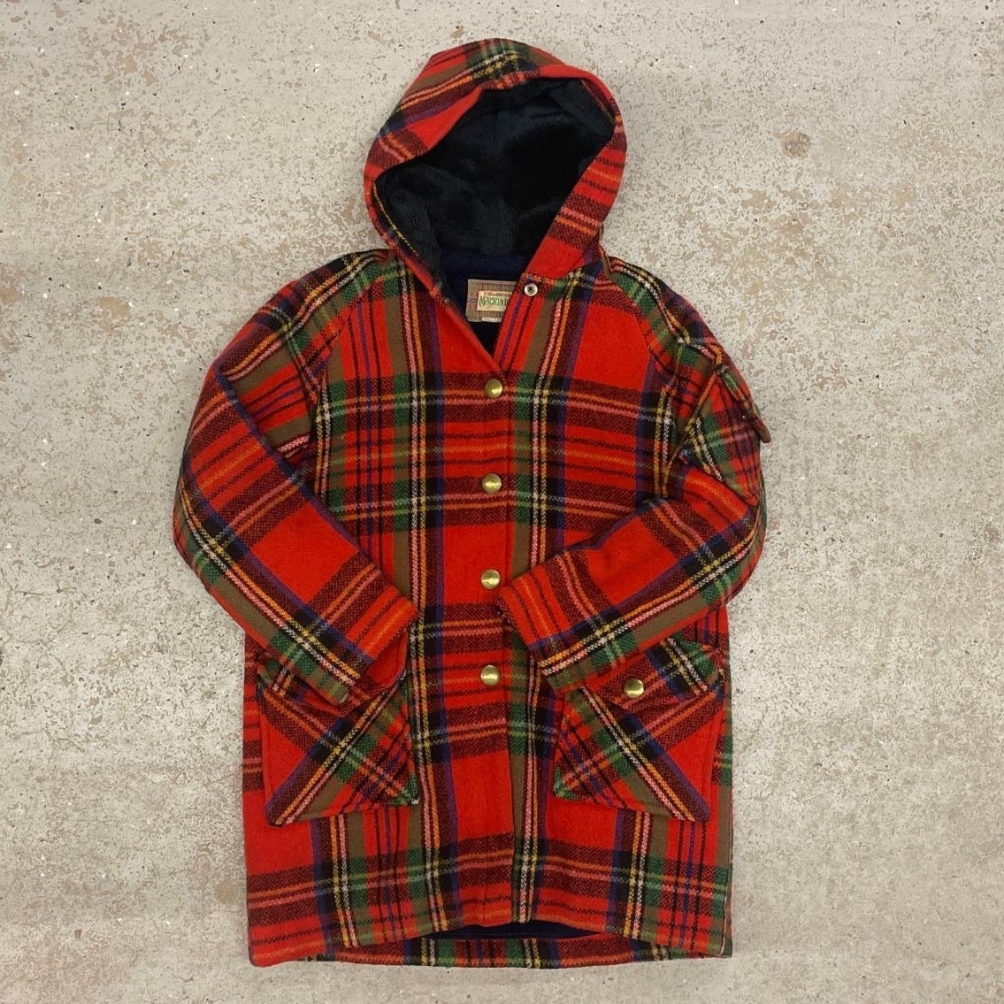 briggsauction's tweet image. We have some great vintage clothing in our current Discovery Auction to include lot 887 pictured here, a 1970s Mackintosh wool coat. Head over to our website or app now to bid before it's gone! #finditatbriggs #vintageclothing #vintagejackets