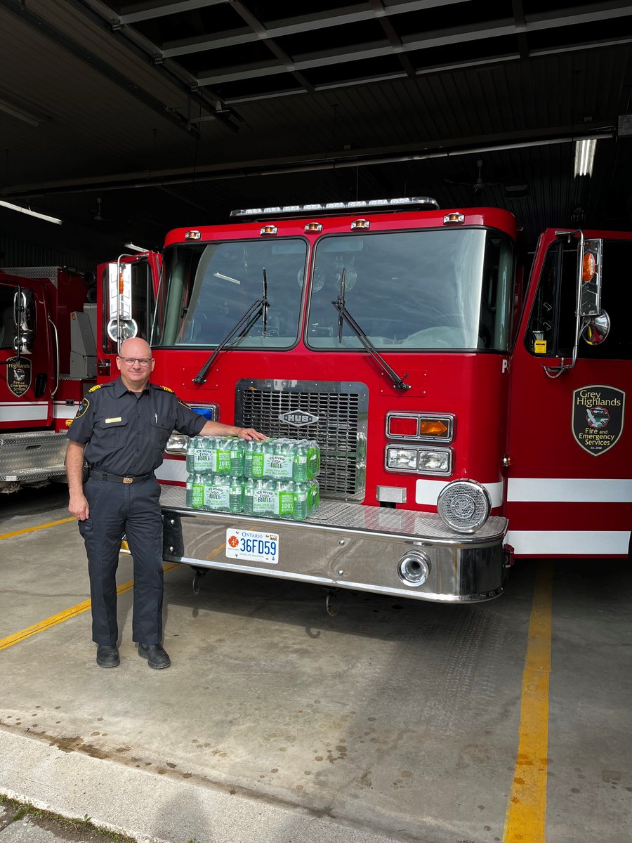 GreyHighlands1's tweet photo. Chief Wellwood stands with 48L of water, which is the amount required in an emergency. ๐ง As part of the #GreyCountyChiefsChallenge, Chief Wellwood would like to challenge Chief Allen of @MeafordFire #PrepareYourSelfie #EmergencyPreparednessWeek2023 ๐จ https://t.co/ViYpBRKPNB