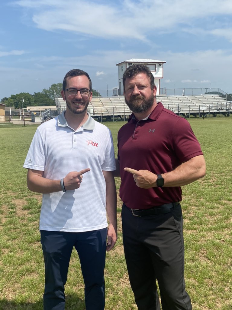 Great having <a href="/JDiMinno/">Jerry DiMinno</a> with <a href="/GorillasFB/">Pitt State Football</a> come by to check out a number of players <a href="/pocola_football/">Pocola Football</a>. 🔥🔥🔥
<a href="/aj_lyons2/">Aj Lyons-jerrell Jr</a> <a href="/garrettlscott/">Garrett Scott</a> @KanyeGordon05 <a href="/Craley68/">Casson Raley</a> <a href="/BraydenHardwic3/">Brayden Hardwick</a>