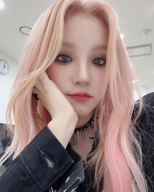 ⠀ ⠀   ☆🦢! 𝚆𝕖'rǝ 𝑙ooking  𝑓or -- 💭  
⠀ ⠀  ⠀           / 𝚈uqi /

A nuestras bebés ꒰ @Blonde__D0lls ! ꒱ se les soltó de la manita, por lo que venimos en busca de esta pequeña para que puedan continuar con sus actividades, sólo se pide compromiso. Deja tu --💬♡ abajo.