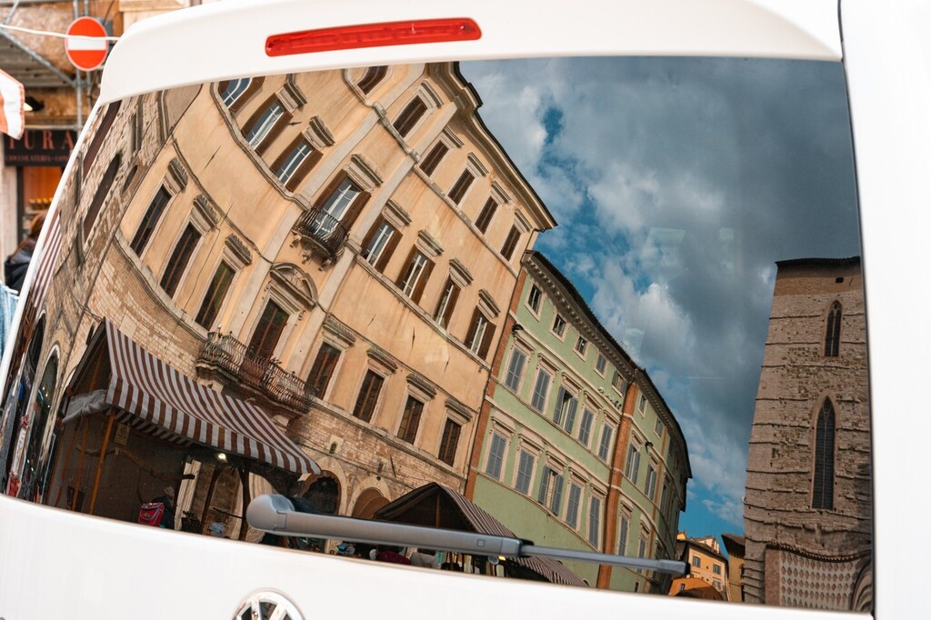 AdamDCohn's tweet image. Italy had an abundance of vehicles parked near beautiful buildings. #italy #italia #reflection #reflectiongram #travelphotography instagr.am/p/Cr_8tKoID8N/