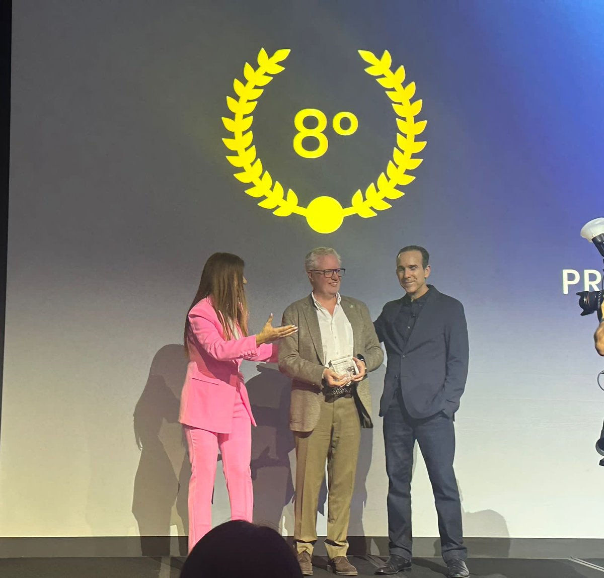 AngeloCaputiO's tweet photo. .@BancoGuayaquil es reconocido una vez más entre los bancos innovadores que lideran la transformación digital en las Américas. En los Premios País de @fintechamericas, fuimos galardonados con el Oro por nuestra innovación en canales de atención con reconocimiento biométrico. 💪 https://t.co/GjhJi8Vaj5