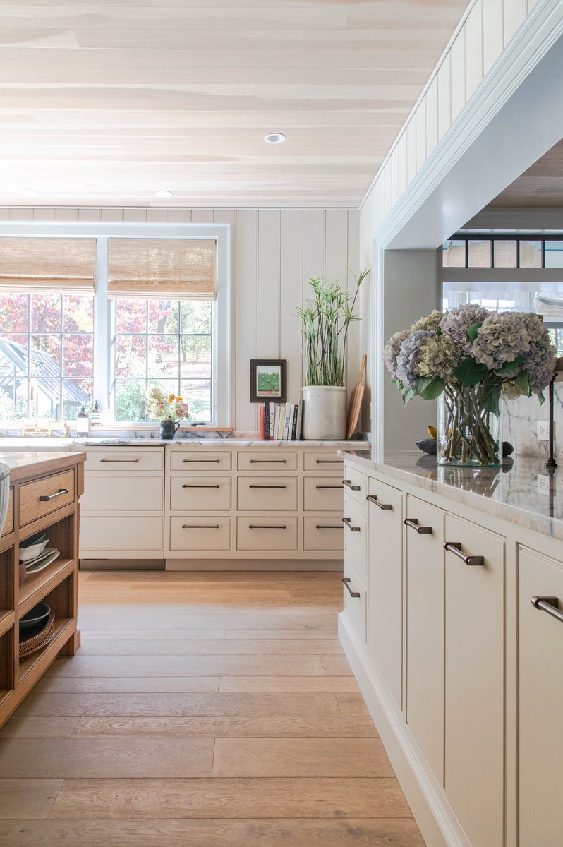 If you weren’t a fan of the modern farmhouse aesthetic before - you are now! Just absolutely stunning! 😍✨✨ #bloomfieldoriginals #cabinet #interiordesign
#rustickitchen
#customcabinetry #customcabinets
#kitchendesign #kitchen #farmhouse
#modernkitchen #modernfarmhouse