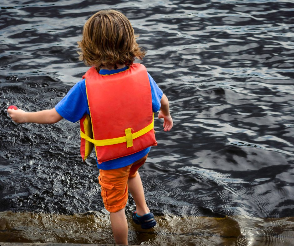 EOLSlibrariesOK's tweet image. Visit Eufaula Memorial Library from 2-4 p.m. Wednesday, May 10 for basic water safety information presented by the Oklahoma Highway Patrol. It may not be hot out yet, but it's not too early to get ready for swimming! #watersafety #funsummer