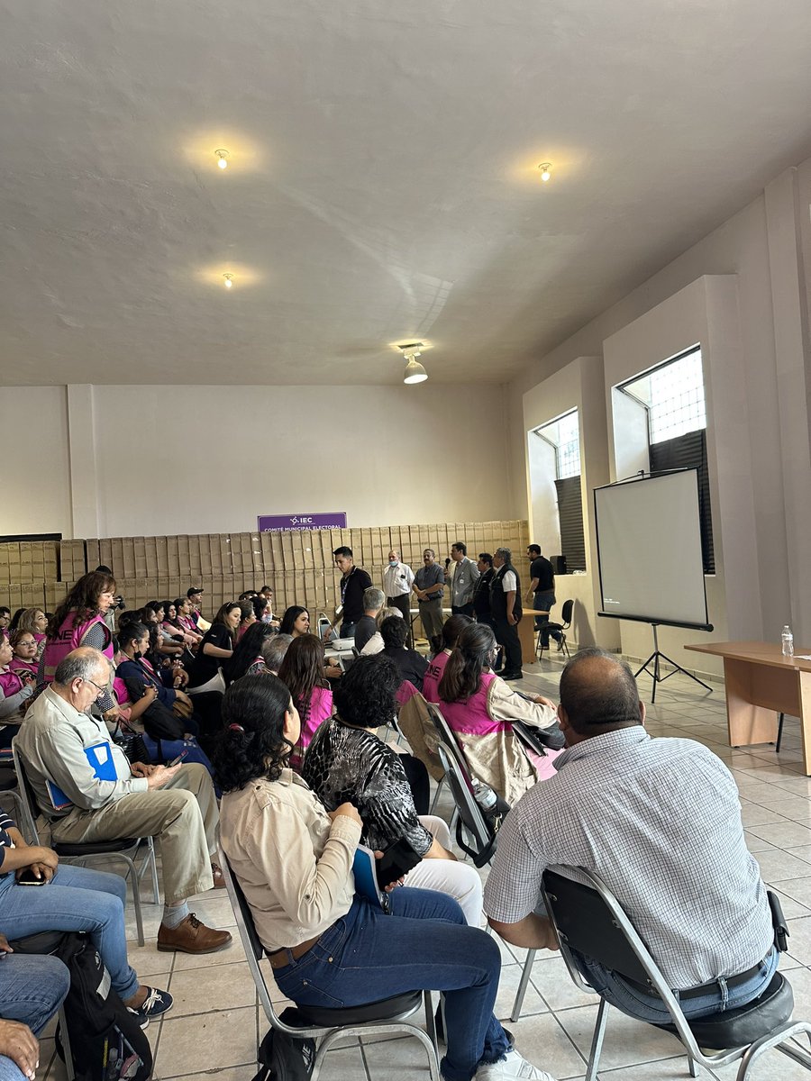CM_Saltillo's tweet photo. Segunda capacitación CAES del INE https://t.co/vDWNWNhyxq