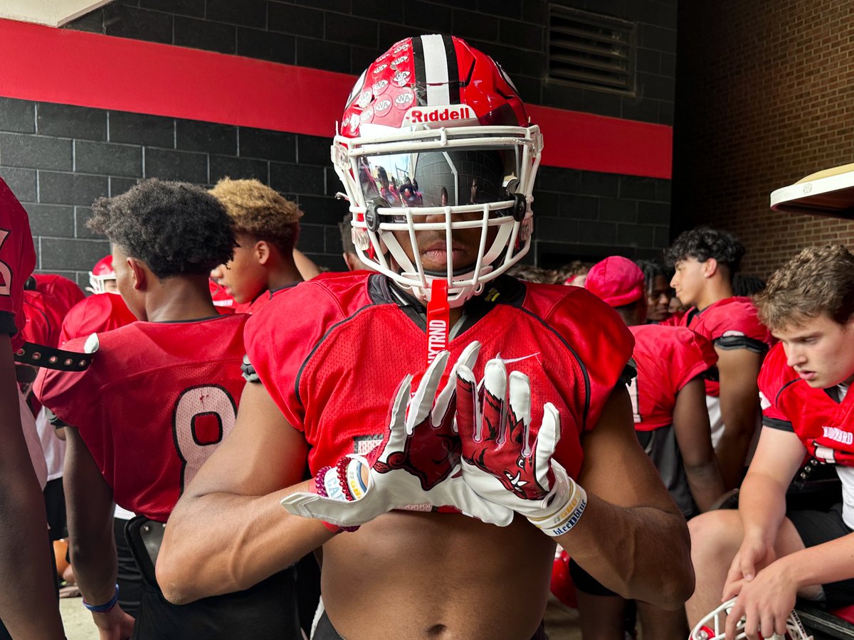 Woodward RB @Lucas2_Official shows the #Arkansas gloves during spring practice: Farrington holds offers from the #Razorbacks, #Duke, #Missouri, & others.