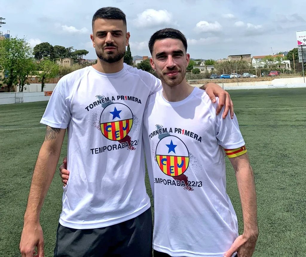 patrickchico8's tweet photo. Inolvidable el día de ayer. Un ascenso con el club de tu vida, en el que empezaste a jugar y en el que más temporadas has estado no tiene precio. 

Merecidísimo premio al trabajo del equipo y una alegría inmensa para todo el jupiterismo.

Visca el Júpiter, sempre endavant! https://t.co/CG5nxfLwBF