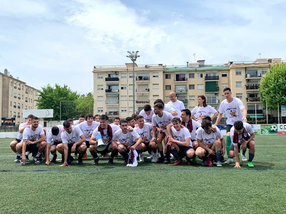 patrickchico8's tweet photo. Inolvidable el día de ayer. Un ascenso con el club de tu vida, en el que empezaste a jugar y en el que más temporadas has estado no tiene precio. 

Merecidísimo premio al trabajo del equipo y una alegría inmensa para todo el jupiterismo.

Visca el Júpiter, sempre endavant! https://t.co/CG5nxfLwBF
