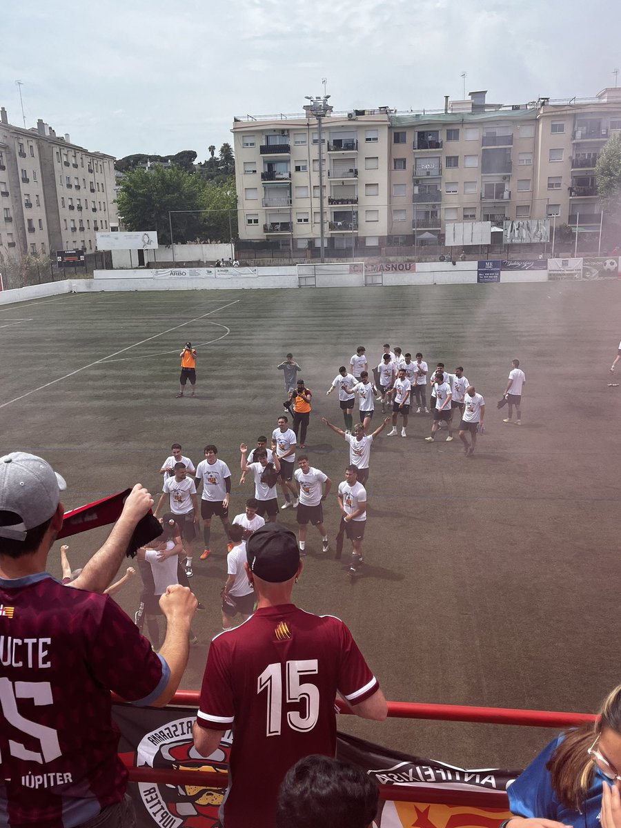 Inolvidable el día de ayer. Un ascenso con el club de tu vida, en el que empezaste a jugar y en el que más temporadas has estado no tiene precio. 

Merecidísimo premio al trabajo del equipo y una alegría inmensa para todo el jupiterismo.

Visca el Júpiter, sempre endavant!