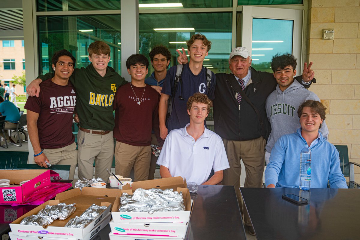 Strake Jesuit tweet media