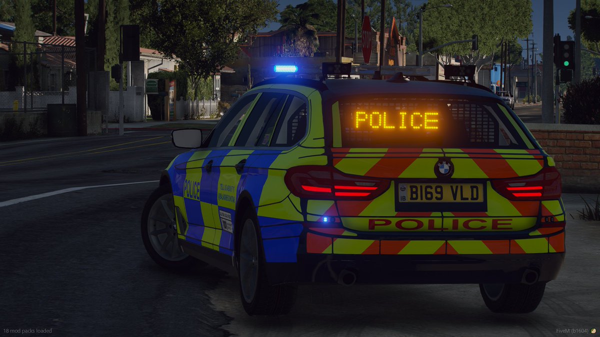 BalmoreConstab's tweet photo. Eagle eyed officer spotted a driver using their mobile phone while on the motorway, pulled over and court date given.

Also visited a abandon car which is reported stolen and towed to impound to locate it's owners.

#fictional #FiveM https://t.co/d5IsFrEaYA