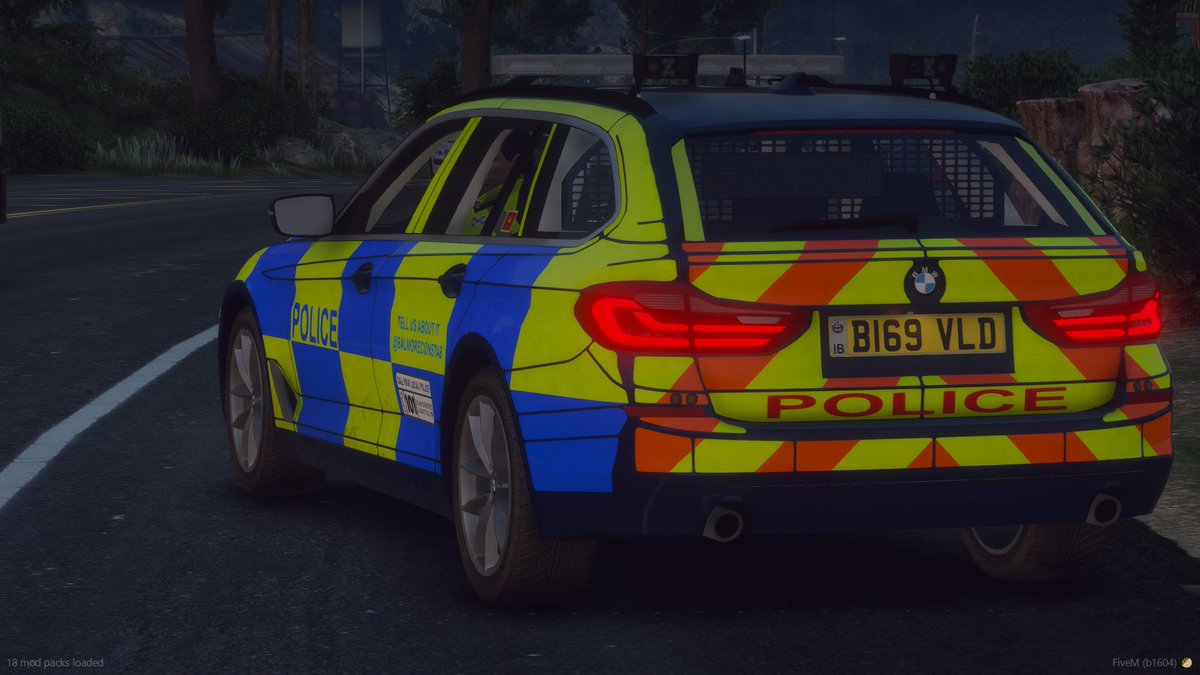 BalmoreConstab's tweet photo. Eagle eyed officer spotted a driver using their mobile phone while on the motorway, pulled over and court date given.

Also visited a abandon car which is reported stolen and towed to impound to locate it's owners.

#fictional #FiveM https://t.co/d5IsFrEaYA