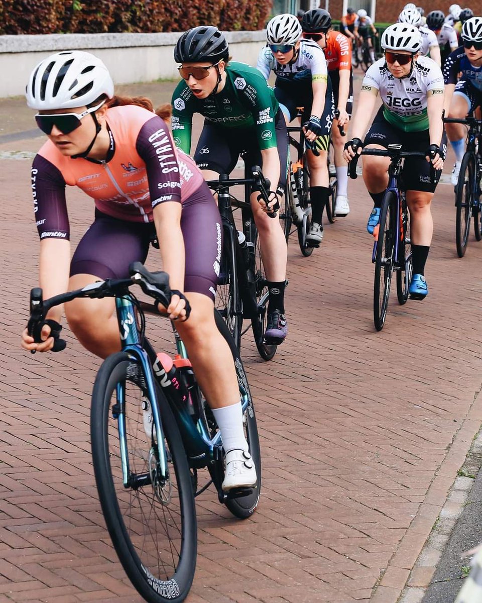 👑 A very dutch coronation 👑 

Not to miss out on all the celebrations back home in London, <a href="/TiffanyKeep/">Tiffany Keep</a> took a 🥇 &amp; 🥈in the Netherlands this weekend from a bunch sprint and breakaway. 🏆 🇳🇱 

It’s Lincoln GP up next, but all eyes on our next European adventure. 👀 🏆 🚴‍♀️ 🏁