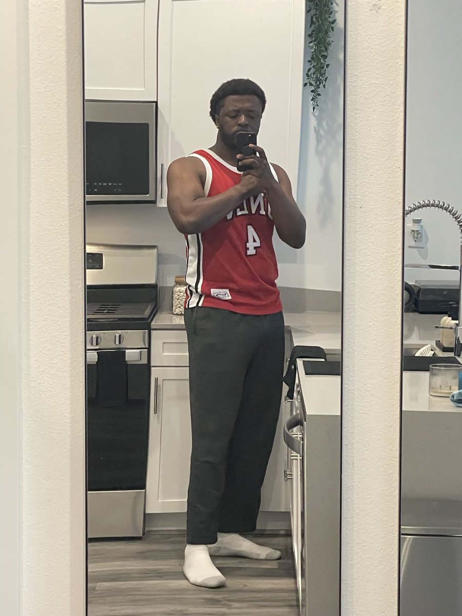 CallMeBenn's tweet photo. did 10 pushups this week. someone hype me up https://t.co/1pBS0BXHaJ