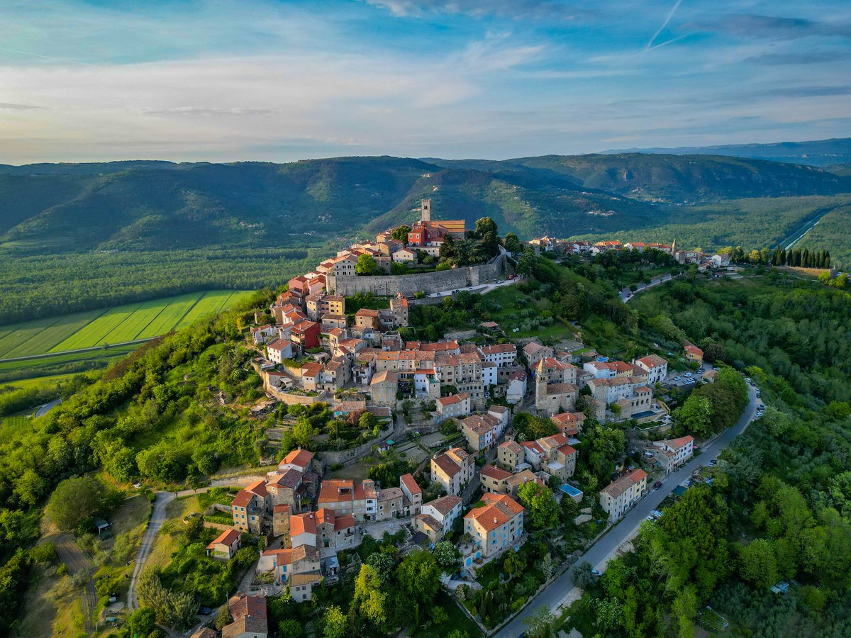 Istrian medieval gem 💚
#Motovun #VisitMotovun