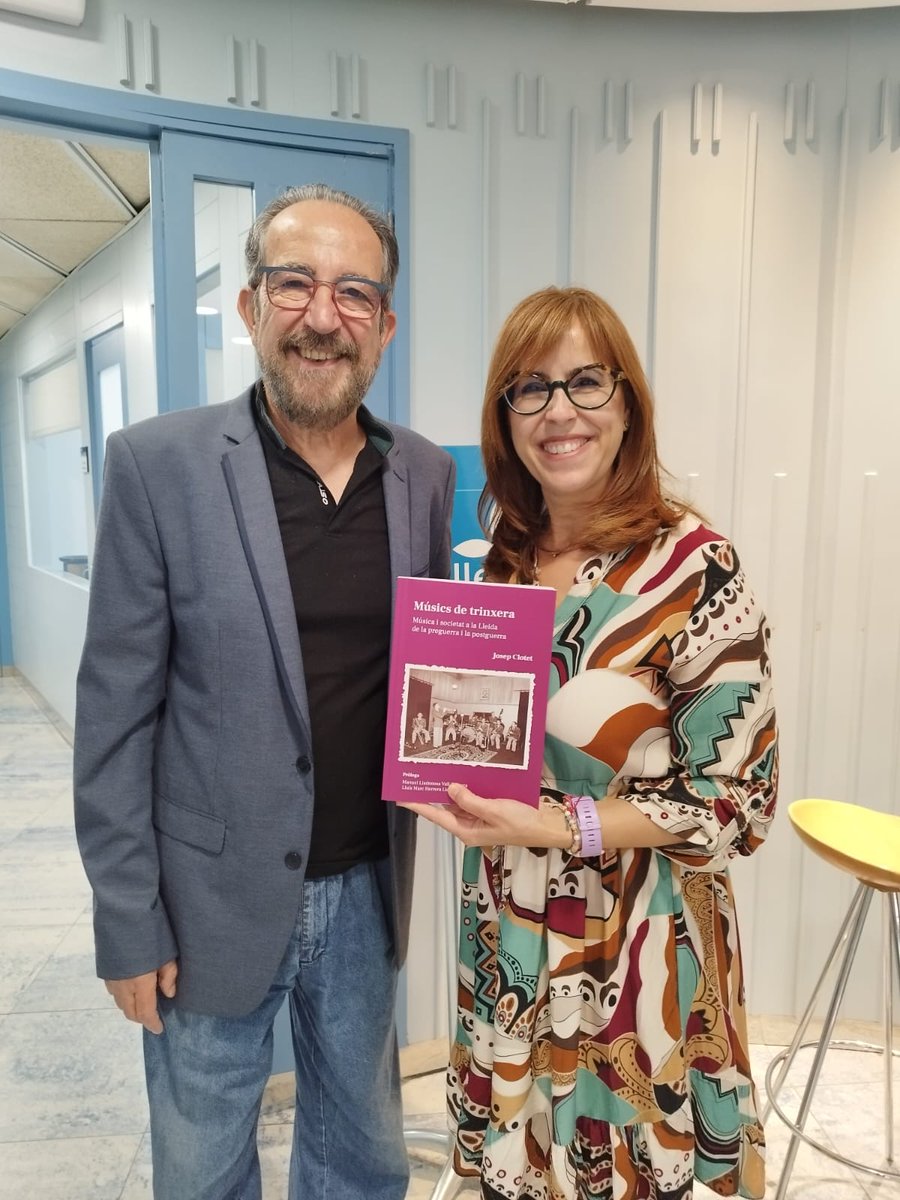 josepc's tweet image. Dimarts musical! 9 de maig,15.30h.Els #músics ens veiem a #cafeina de LleidaTV amb Mariví Chacon, i a 18,30h presentació del llibre #musicsdetrinxera a l'ed. Emb.Cap Pont(UdL), amb Joan Busqueta, Manuel Lladonosa i Lluís Herrera. #Música #història i #memòriademocràtica Sonarà bé!
