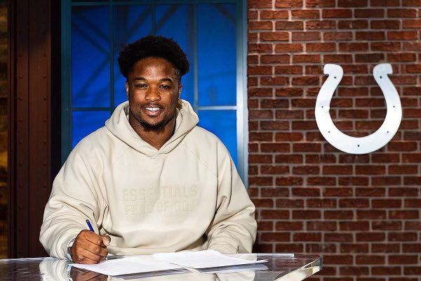 BREAKING: Former Illinois defensive tackle Jamal Woods has signed a three-year deal with the Indianapolis #Colts, his agent Paul M. Aloise (<a href="/paloise46/">Paul M. Aloise Jr., Esq.</a>) tells <a href="/_MLFootball/">MLFootball</a>.

Woods was impressive during rookie minicamp.