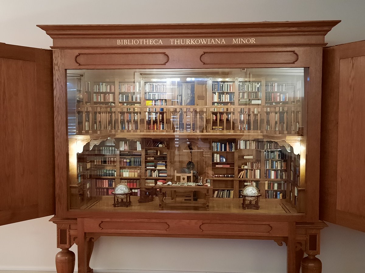 ariellesbindery's tweet photo. A few photos from my vacation this month! Amsterdam, the Huis van het Boek, the Rijksmuseum, &amp; Keukenhof! https://t.co/6upT8a74IM