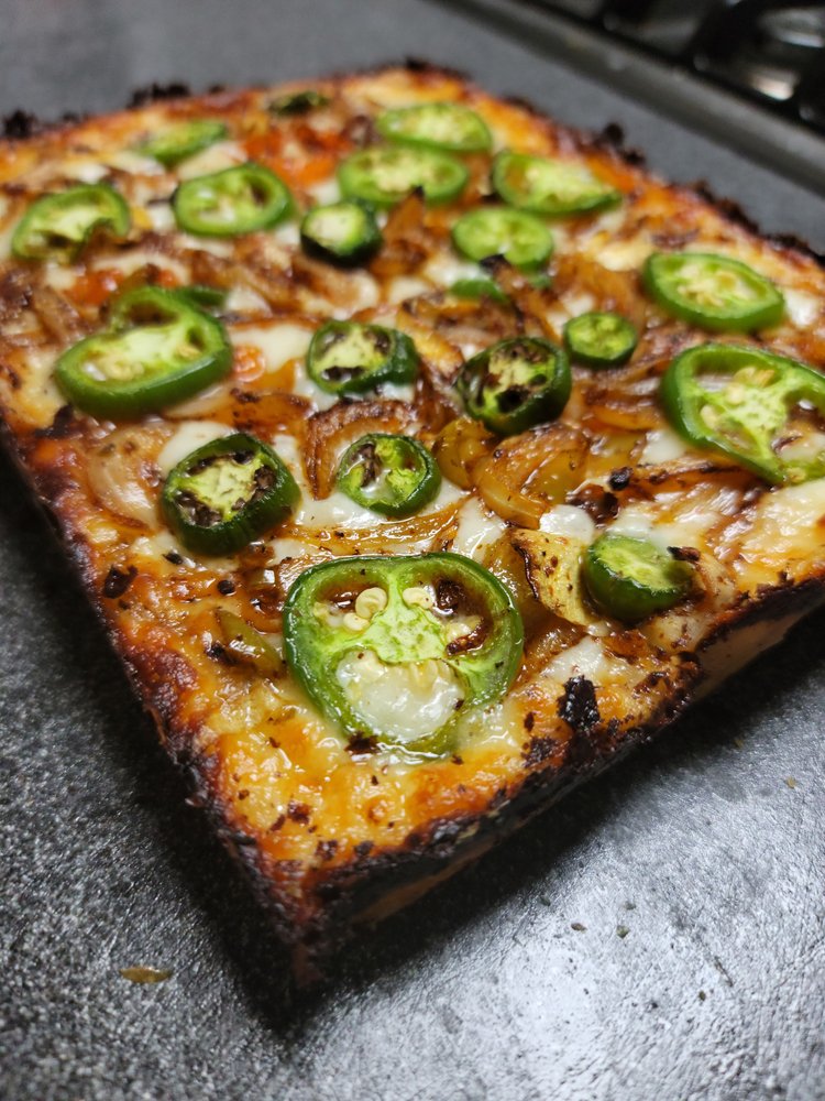 Menuocity's tweet photo. Woodward Ave Detroit Style Pizza provides delicious pizza and entertainment to olfaction and taste bud senses with rich and flavorful taste. #Pizza #Wings #Vegan #DetroitPizza #CharlotteEats #FoodPorn #Pepperoni #SupportLocal #FamilyOwned #Menuocity https://t.co/tEfFQkt1u1 https://t.co/MTciB1omVs