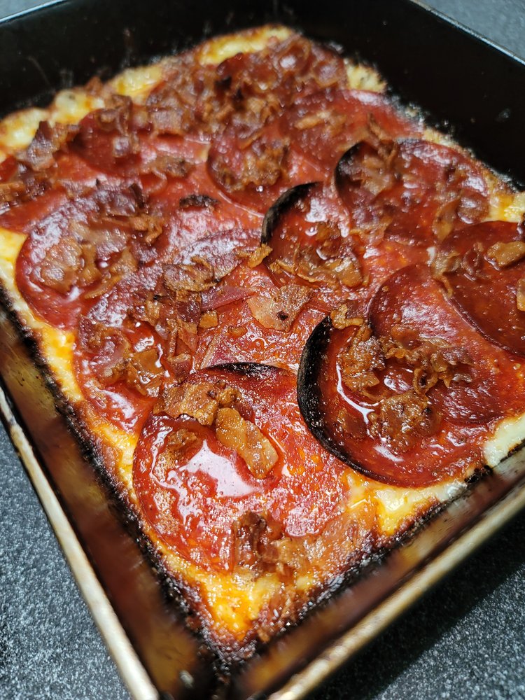 Menuocity's tweet photo. Woodward Ave Detroit Style Pizza provides delicious pizza and entertainment to olfaction and taste bud senses with rich and flavorful taste. #Pizza #Wings #Vegan #DetroitPizza #CharlotteEats #FoodPorn #Pepperoni #SupportLocal #FamilyOwned #Menuocity https://t.co/tEfFQkt1u1 https://t.co/MTciB1omVs