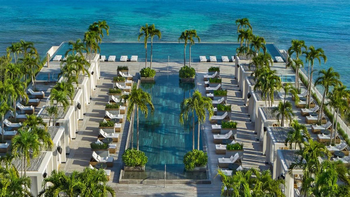 Forbes's tweet photo. Why Marriott, Hyatt And Other Hotel Giants Are Going All In On All-Inclusive Resorts https://t.co/dVl31fnVZJ https://t.co/yP223VGUIf