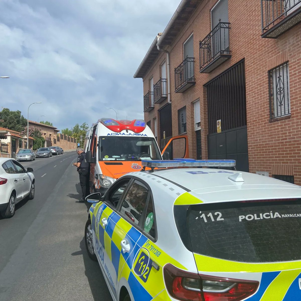 Recibimos aviso de <a href="/Navalpolicia/">Policía Local Navalcarnero</a> por caída casual de mujer en vía pública que tras valoración rechaza traslado. Recibimos aviso de #Summa112 por mujer en domicilio que no se encuentra bien. Tras valorar, trasladamos al #HRJC.