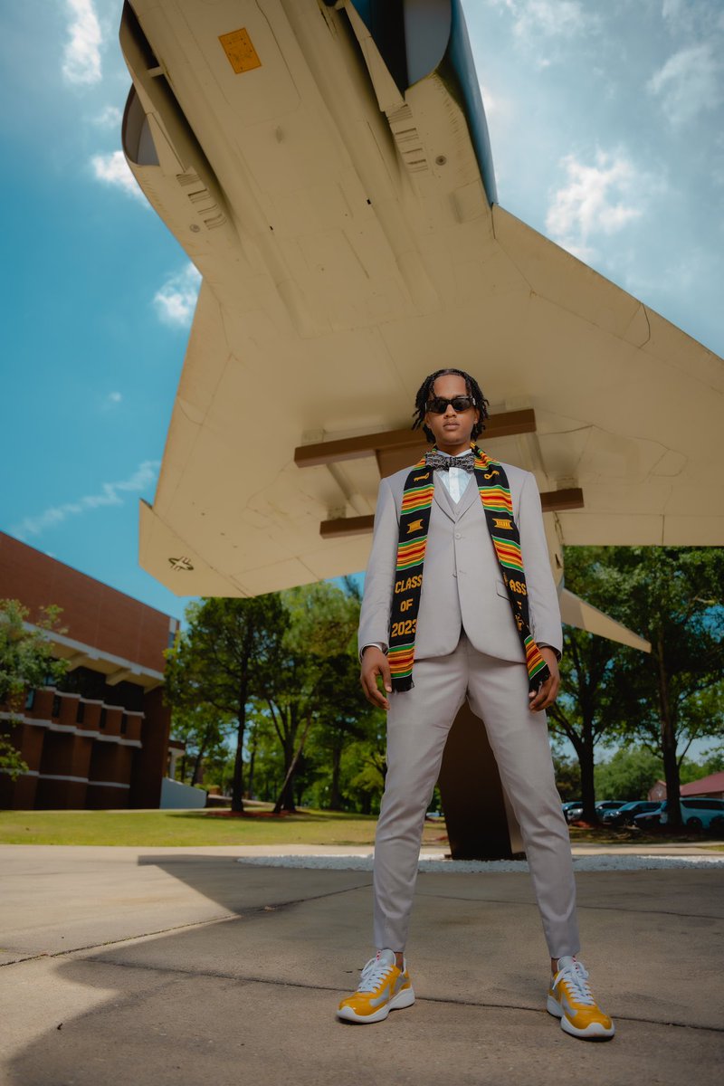 Beat the odds.. Big Aerospace Engineer 👨🏾‍🎓✈️ First Generation college graduate 🙏🏾 All glory to God.. LLGrandma & LLGrandpa wish yall was here too see yo grandson shining now 🫶🏾

#hbcugrad #hbcupride