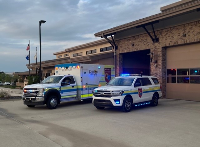 Out with the old and in with the new!!
Last week we deployed our new Central Battalion Chief vehicle.  This vehicle debuts our new color scheme for our SUV's. You'll notice it has colors and reflective graphics similar to our ambulances.
#EMS #newcarsmell #JocoKS