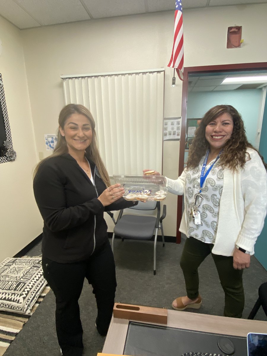 Our own health aid- Griselda Quintero welcomes our interim Principal Mrs. Hernández❤️🫶🏼🐻 to our Grizzly family!  #allmeansall #thegrizzlyway #greenfieldguarantee