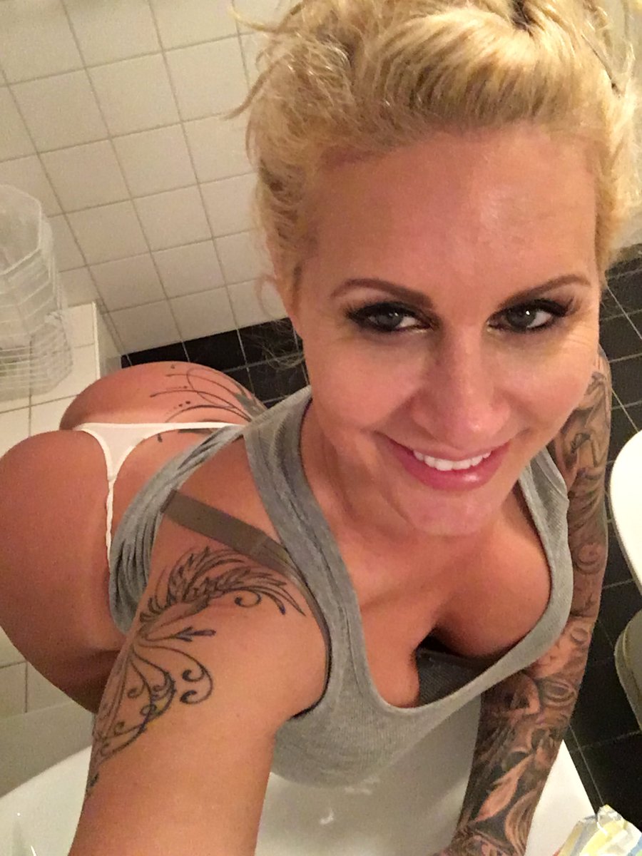 New message from: 𝐆𝐫𝐚𝐧𝐝𝐦𝐚

1 file attached.

"Baby, how do I delete pictures off of messages? Please respond quickly..."