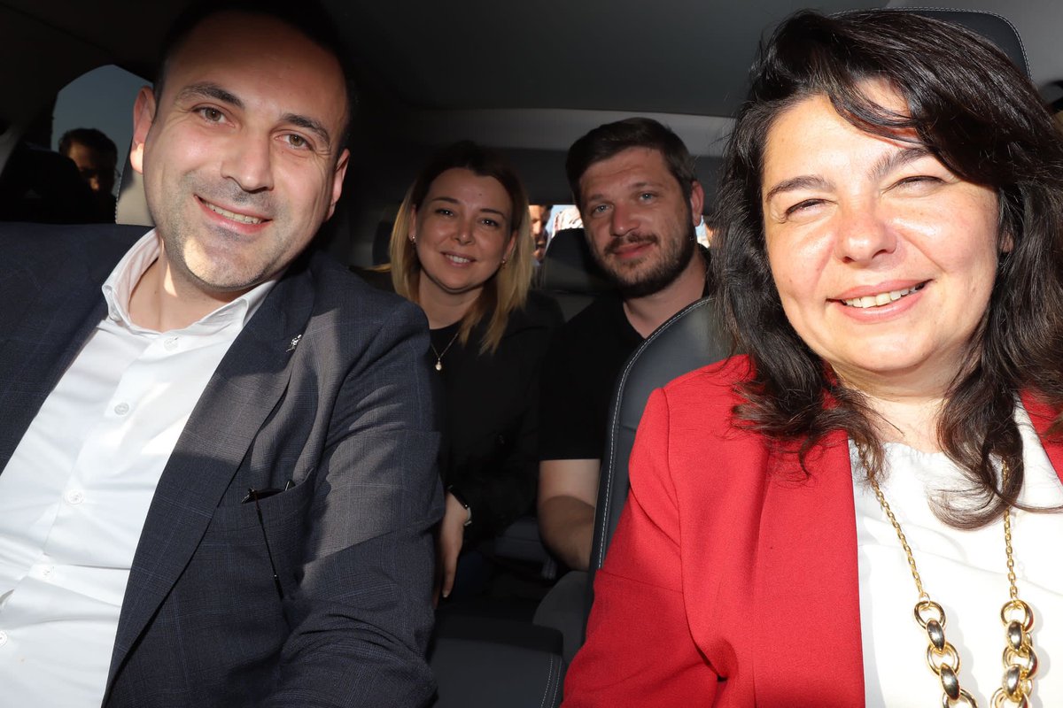 jiskenderoglu's tweet photo. Bugün hemşehrilerimizle, 60 yıllık bir hayale dokunduk..
Yolun açık olsun, tekerine taş değmesin #Togg... 🇹🇷 https://t.co/dHapAu1mxX