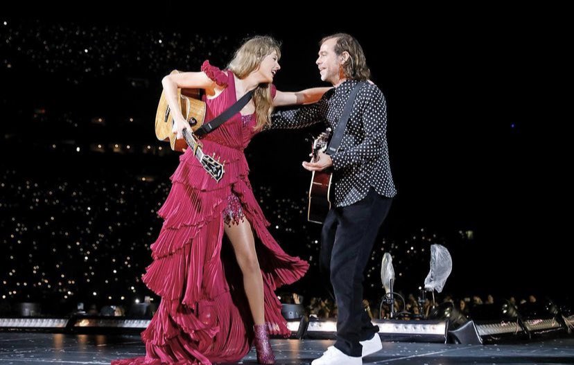 tisgoldenrush's tweet photo. Taylor Swift terrorizing her introverted little babygirl, Aaron Dessner - a thread 🧵 https://t.co/gaYnR9FCbe